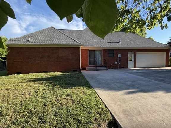 3rd image of 205 Ouida Ln