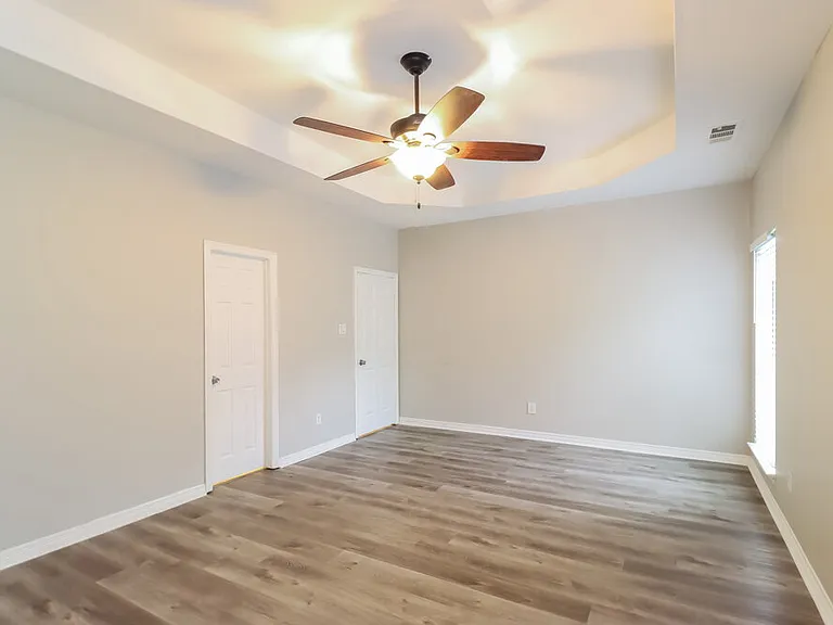 703 Biscayne Dr — Photo 10