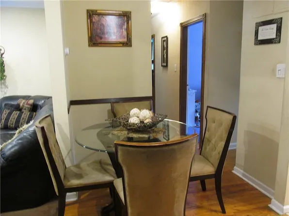 2034 Pearson Street image 8 of 23