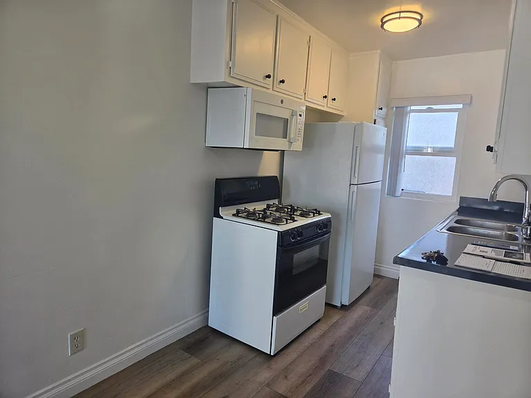 2346 W 18th St #13 — Photo 14