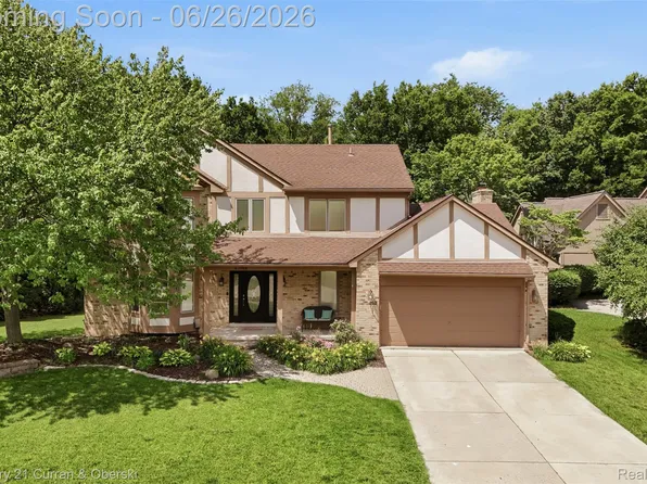 47008 Cider Mill Dr, Novi, MI 48374