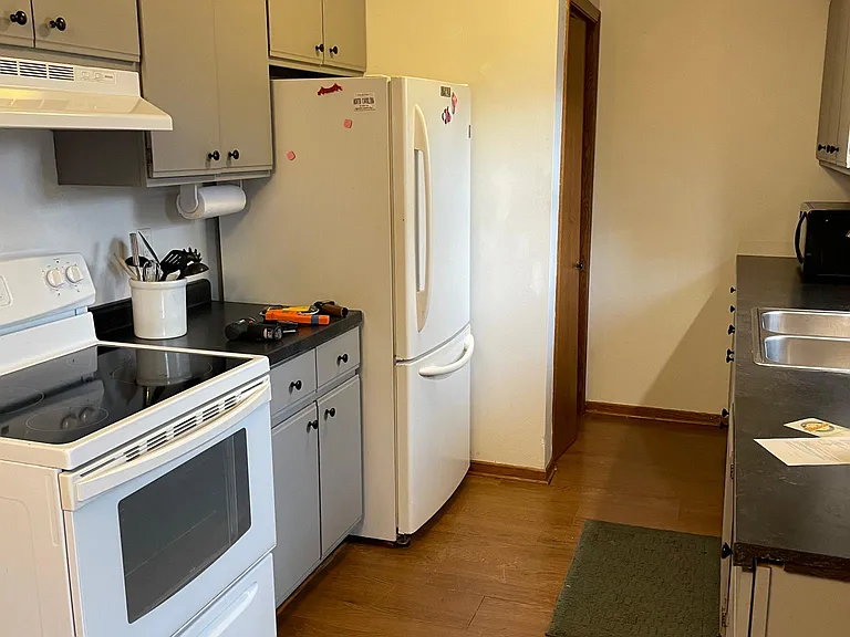 746 S Main St — Photo 2