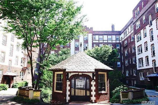 Sold by Remax City Square | media 18