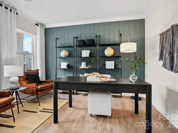 5843 Stewarts Landing Rd, Charlotte, NC 28215