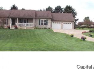 1213 Lawnway Dr, Monmouth, IL 61462