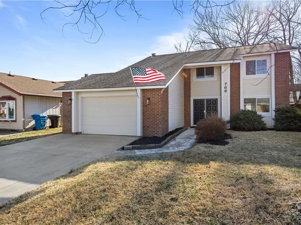 768 Pine Lake Dr, Virginia Beach, VA 23462