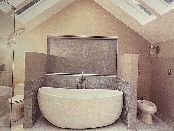 MASTER BATH UPSTAIRS