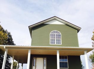 110 W State St, Camp Point, IL 62320