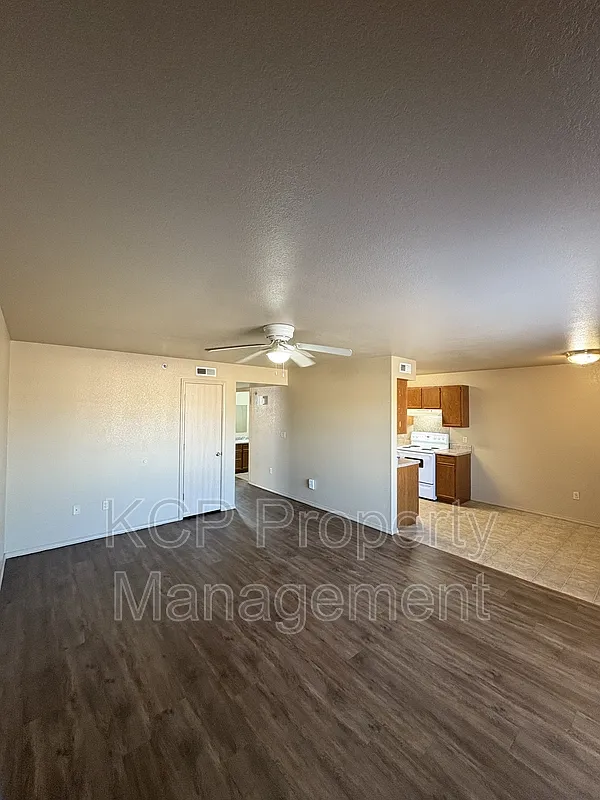Huntington Chase Apartments — Photo 4