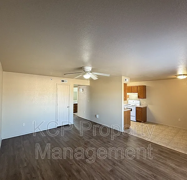 Huntington Chase Apartments — Photo 4