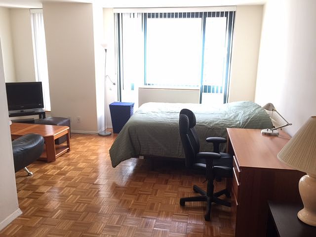 1st image of 1 Irving Pl APT P11i