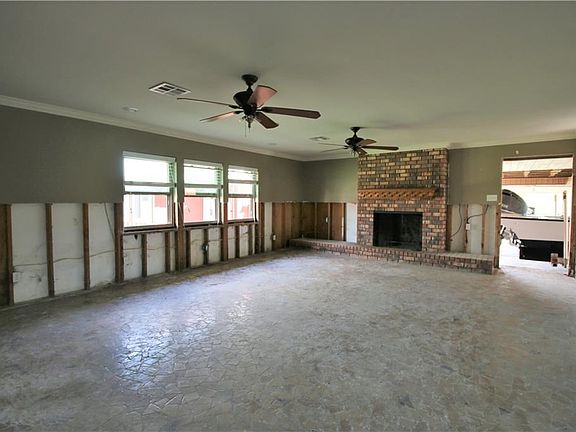 2nd image of 102 Broussard Dr