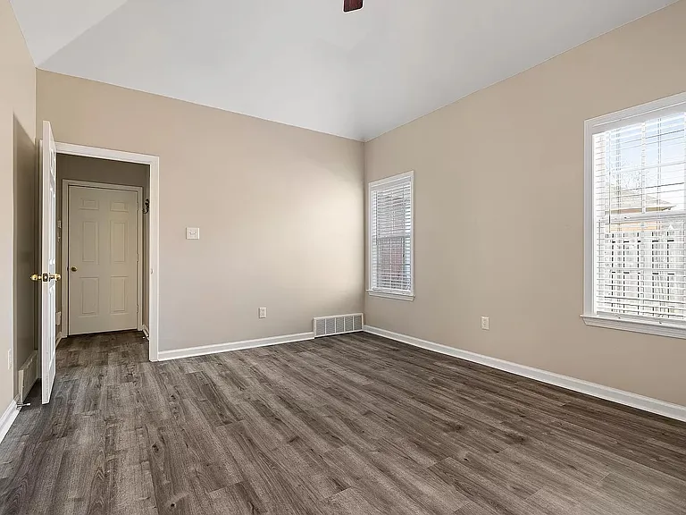 980 Nesting Wood Cir E — Photo 14