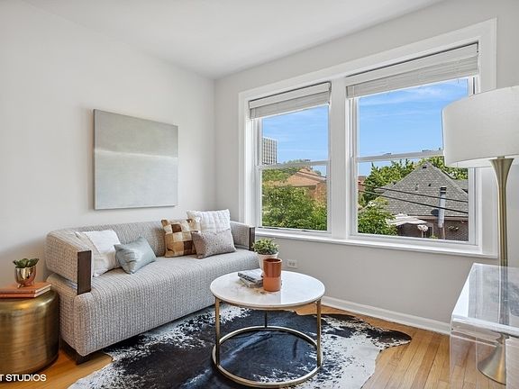4th image of 4240 N Clarendon Ave APT 413N