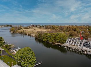 319 5th Ave APT 6, Manistee, MI 49660