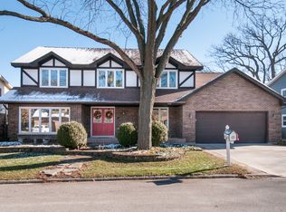 6153 Heritage Ln, Lisle, IL