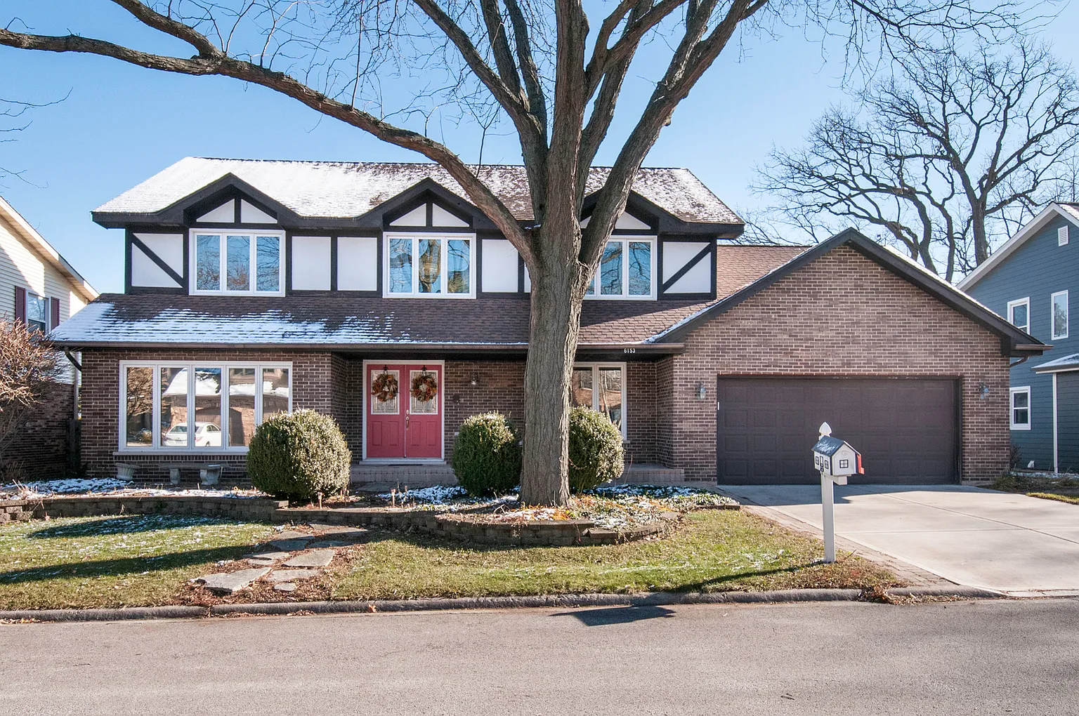 6153 Heritage Ln photo 1