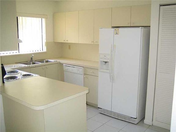 3rd image of 6512 Kendale Lakes Dr APT 903