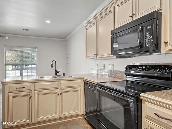 3rd image of 124 Deraney Ln