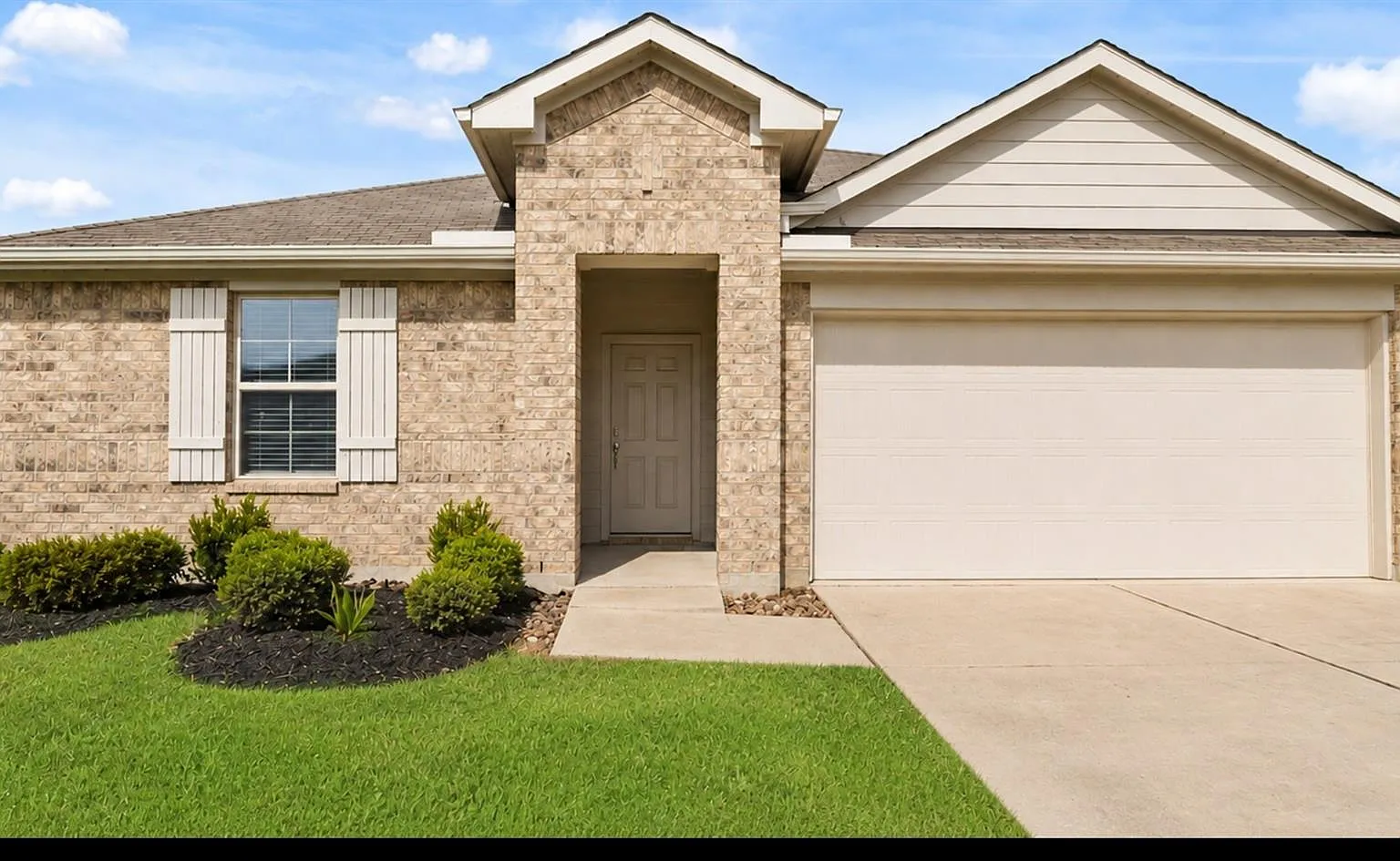 4 bed, 2.0 bath, 1873 sqft, $2,300 — Photo 1