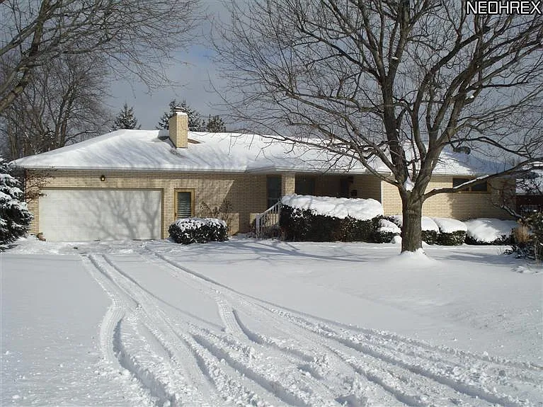 658 Robinson Rd photo 1