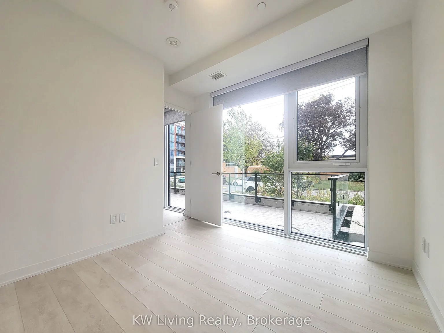 Express Condos — Photo 4