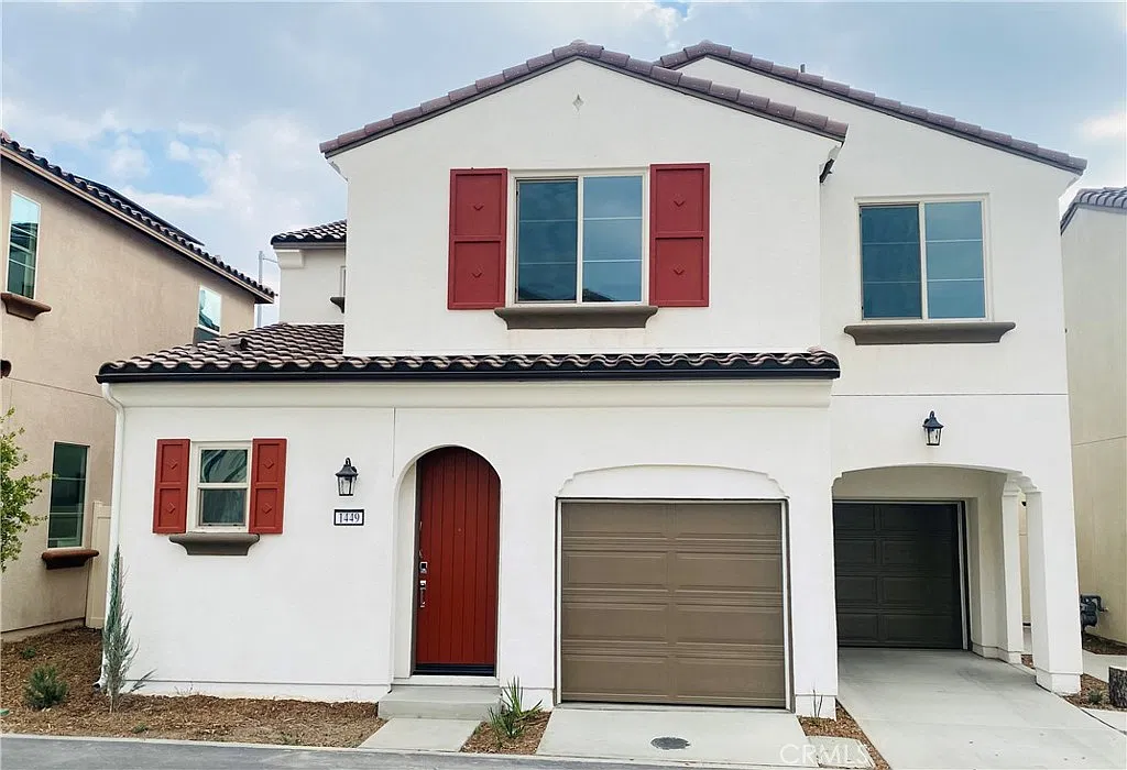 3 bed, 2.5 bath, 1796 sqft, $3,200 — Photo 1