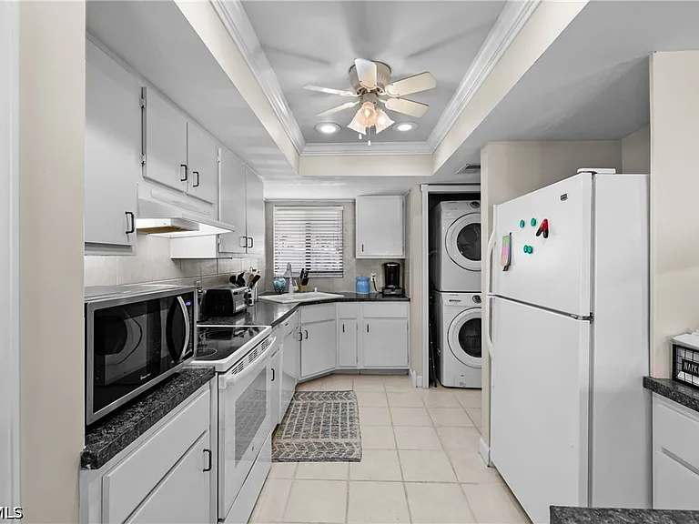 1203 SW 48th Ter #201 — Photo 9