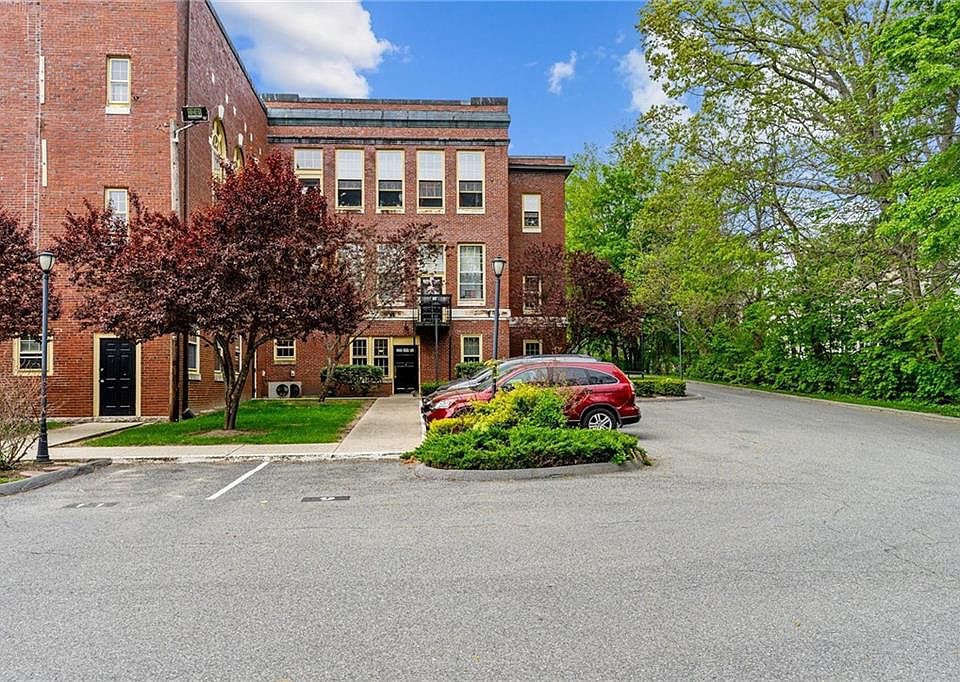 265 Sayles Ave UNIT 4, Pascoag, RI 02859 MLS 1335236 Zillow