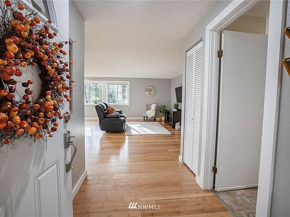 5th image of 14624 Horseshoe Ave SW