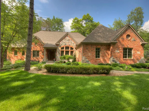 5718 Evergreen Knl, Howell, MI 48855