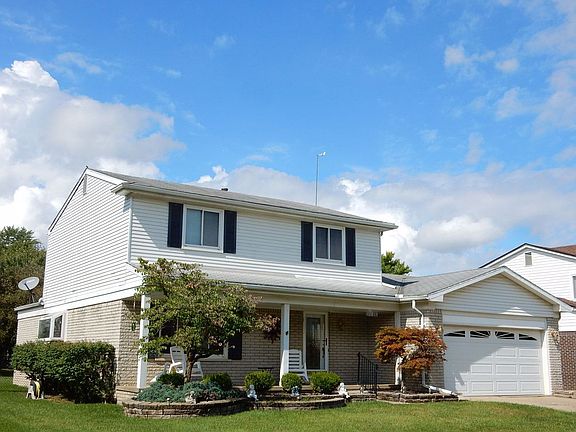 2nd image of 42714 Castle Dr