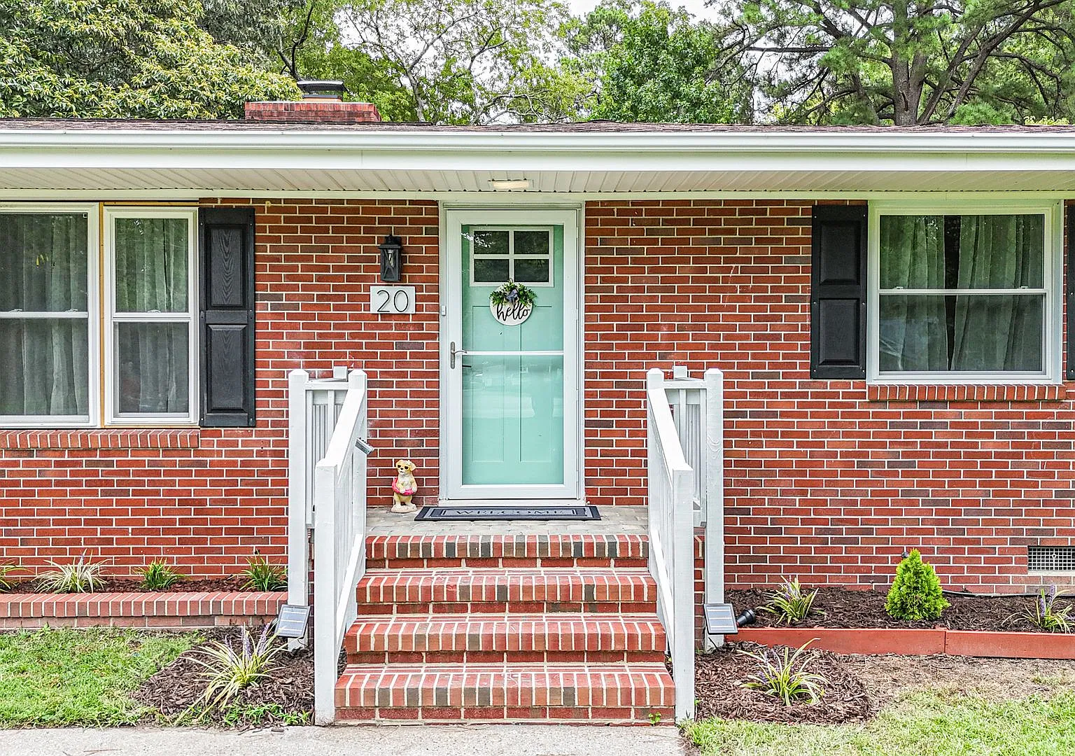 Beautifully Updated 3 Bedroom Home Near Yorktown | 0.75 Acres, Garage, Fireplace & Large Yard — Photo 3