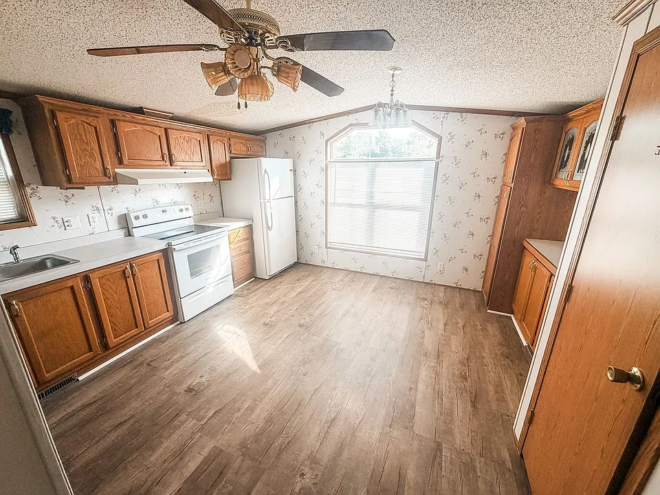422 E Fountain Rd
