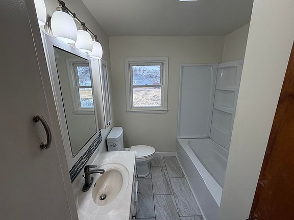 5th image of 132 N Hubbard Ave