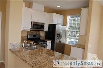 3rd image of 5396 Gillespie St