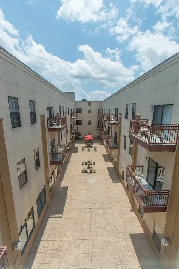 Tenth & College Apartments — Photo 1