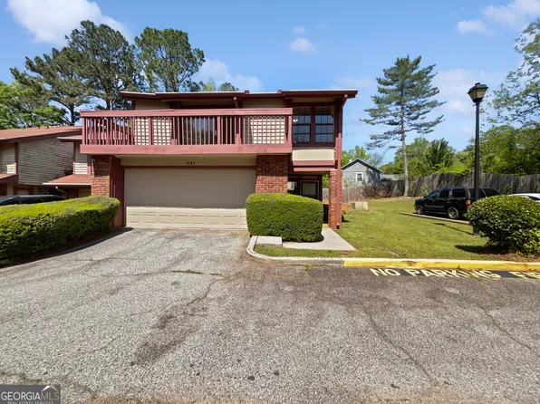 1084 Village Cir, Stone Mountain, GA 30088