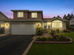 802 Ontario Dr, Romeoville, IL 60446