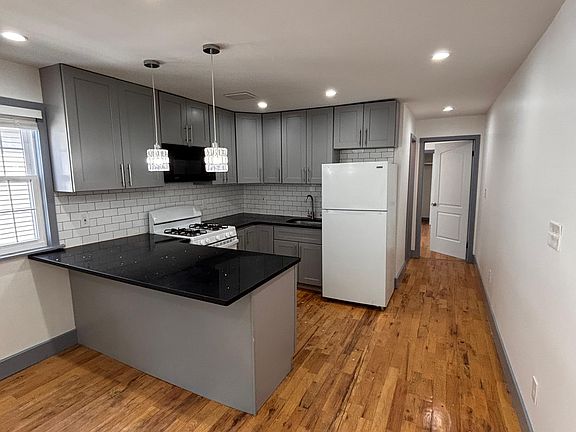 3rd image of 23 Hawk St #2L
