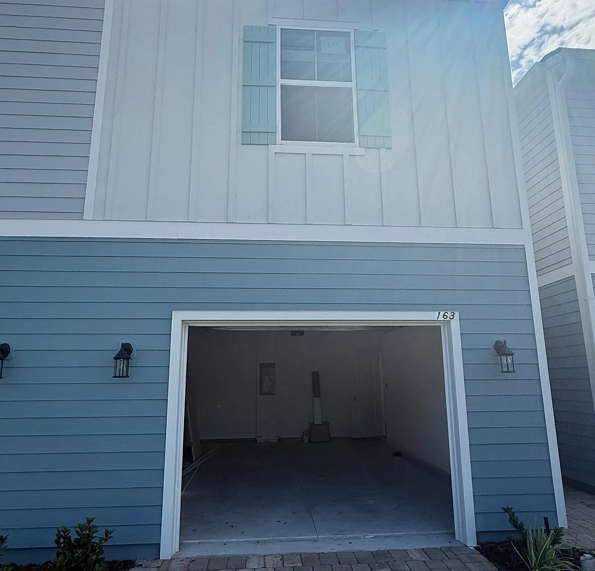 3 bed, 2.5 bath, 1592 sqft, $2,100 — Photo 2
