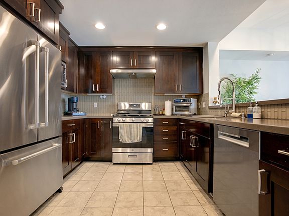 3rd image of 1430 S Beverly Glen Blvd APT 303