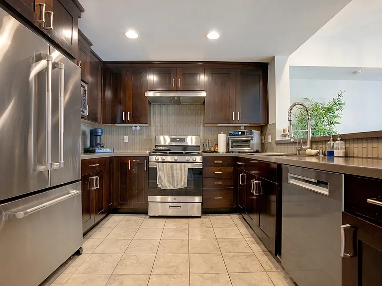 1430 S Beverly Glen Blvd #303 — Photo 5