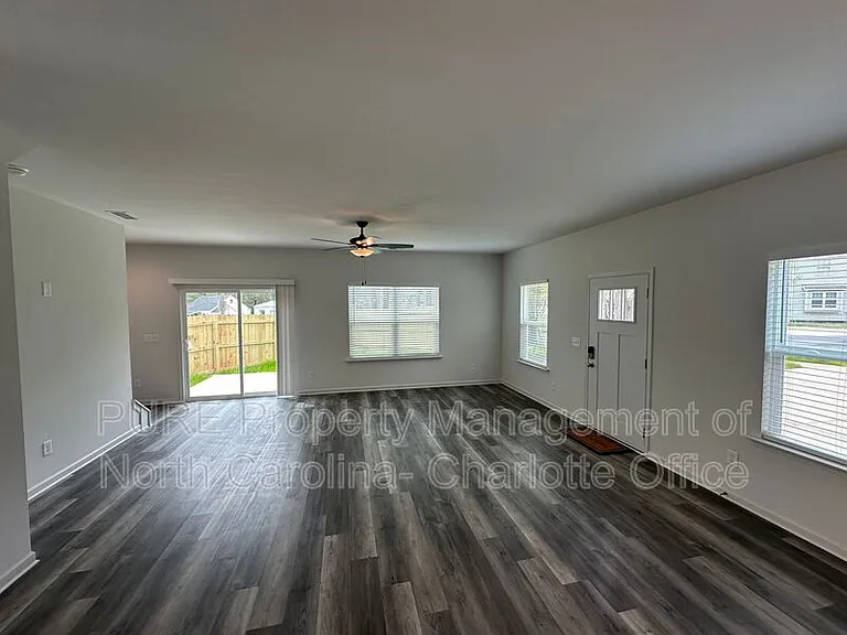2649 Hemphill St — Photo 6