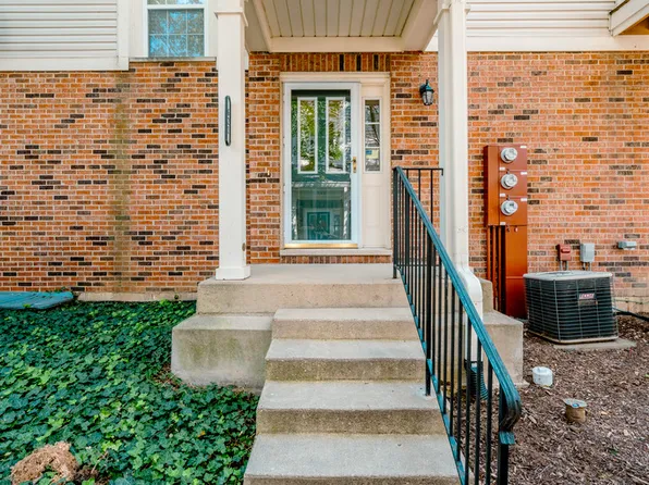 621 W Natalie Ln, Addison, IL 60101