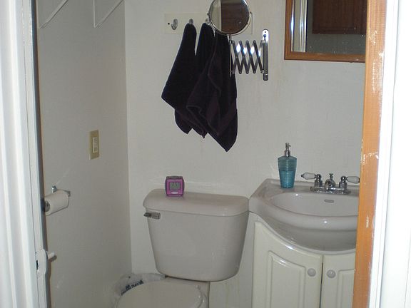 5th image of 1456 N Farwell Ave #38