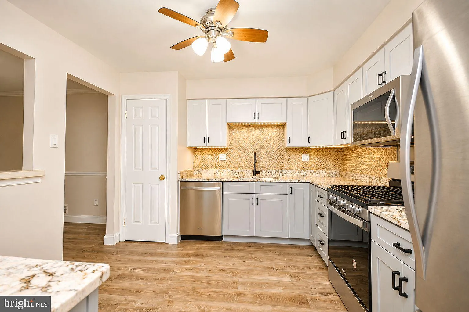 3 bed, 2.5 bath, 2130 sqft, $3,250 — Photo 3