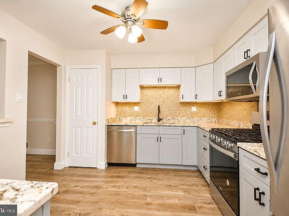 3rd image of 72 Hillcroft Way
