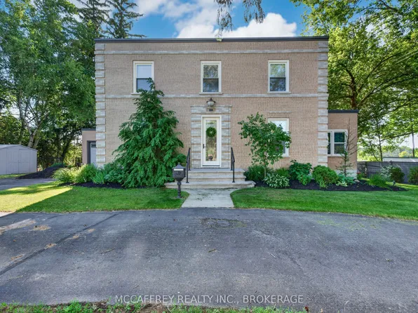 442 Dundas St W, Greater Napanee, ON K7R 2C1