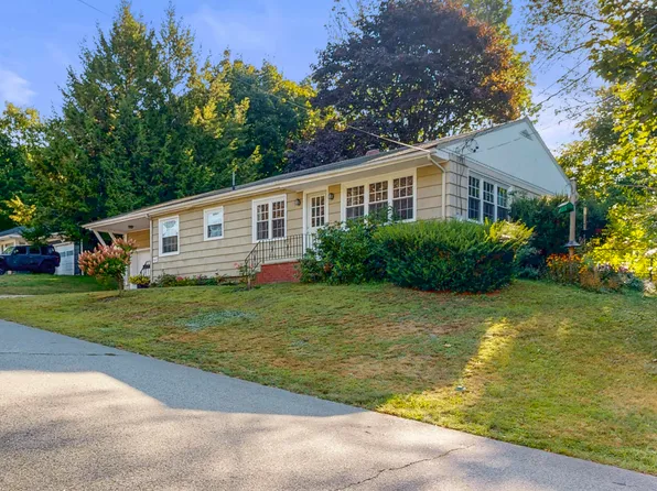 23 Sherbrooke Avenue, Lewiston, ME 04240